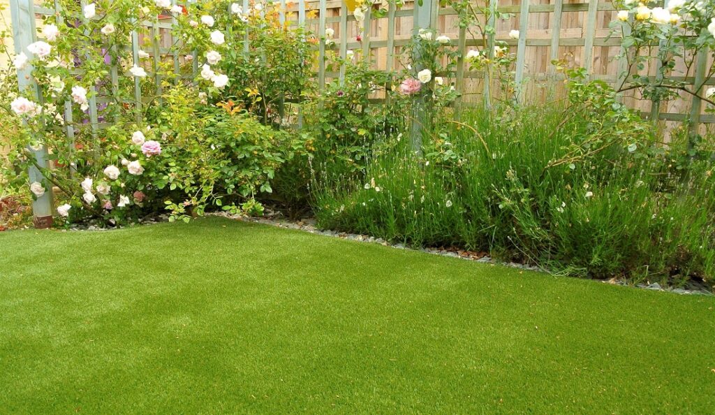 Artificial Grass vs Real Grass-Which is Right for You